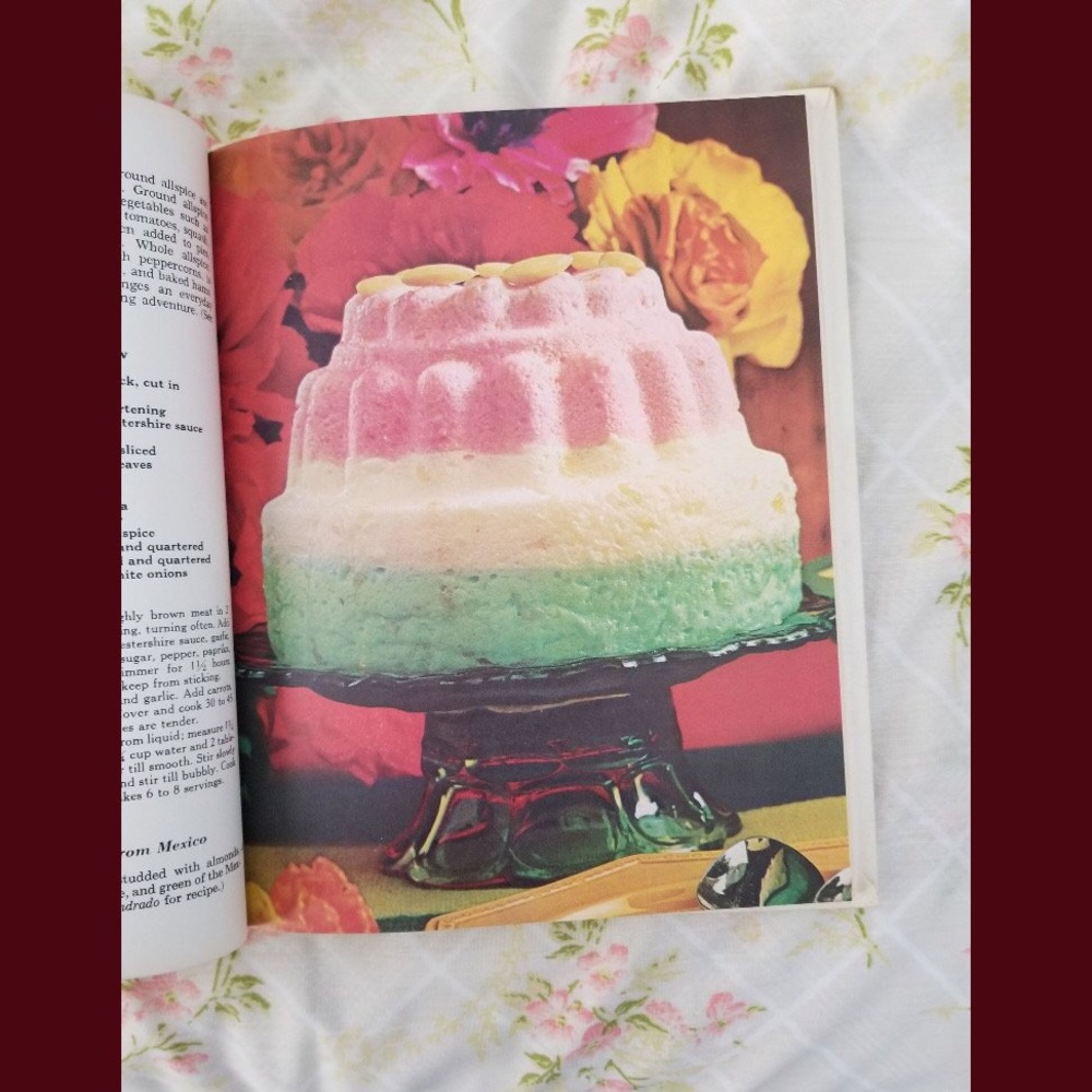 VTG Better Homes & Gardens Encyclopedia of Cooking - Picture 5 of 9